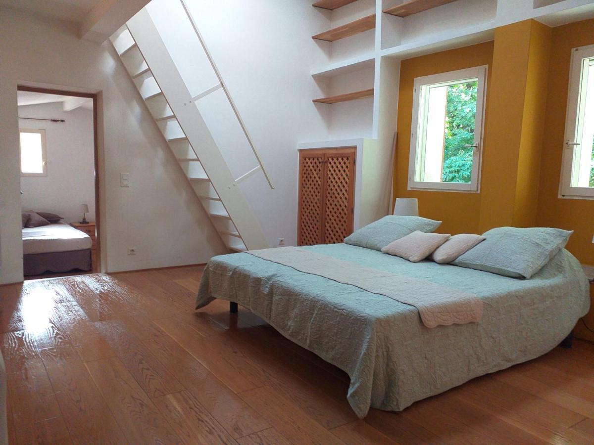Maison Au Coeur De Fontaine De Vaucluse, Nichee Sur Le Rocher Et Surplombant La Sorgue Экстерьер фото