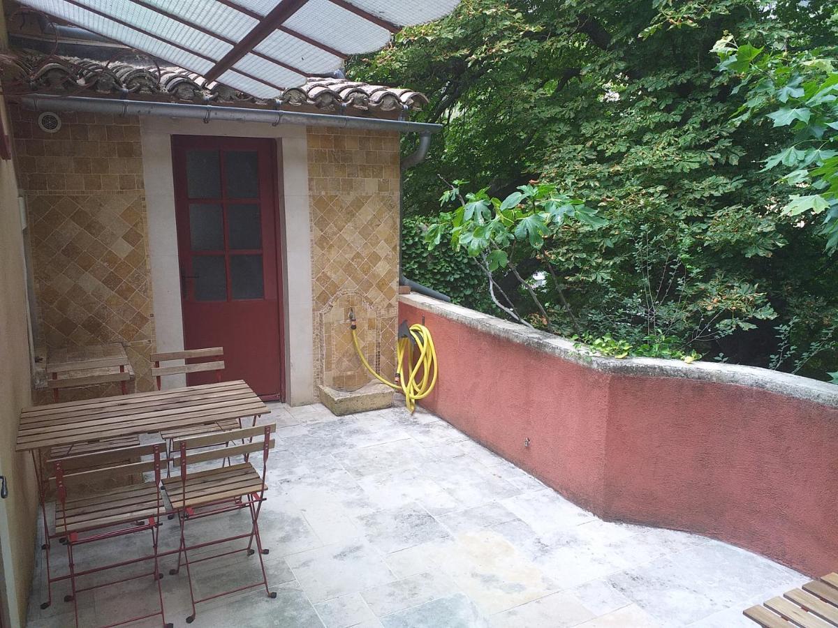 Maison Au Coeur De Fontaine De Vaucluse, Nichee Sur Le Rocher Et Surplombant La Sorgue Экстерьер фото