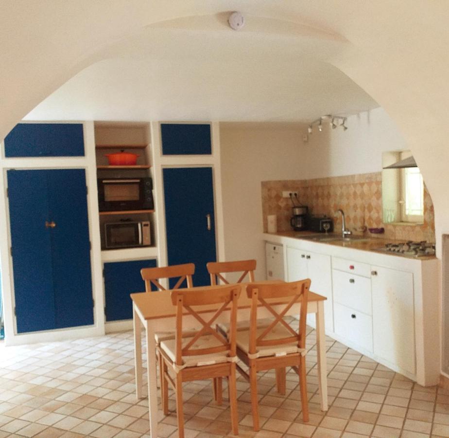 Maison Au Coeur De Fontaine De Vaucluse, Nichee Sur Le Rocher Et Surplombant La Sorgue Экстерьер фото